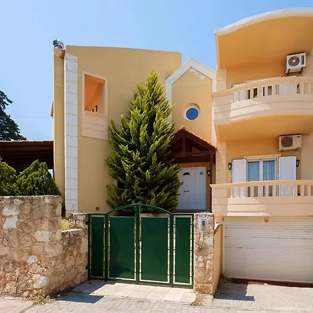Relaxing Family Home, Near Many Sandy Beaches 펜션